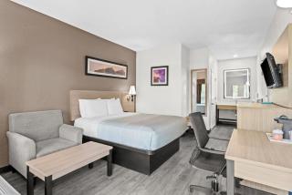 Quality Inn & Suites Sunport Airport Albuquerque - 1