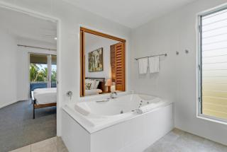 Marron at Island Views—Beachfront Boutique Bliss - Palm Cove - 8