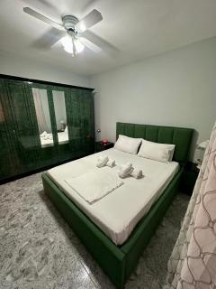 Sunny Balcony Retreat Pogradec - 9