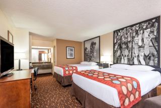 Super 8 by Wyndham Clovis - 3