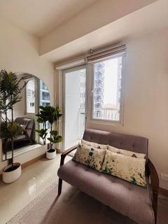 Stylish and Trendy - Comfy Room With a Pool View - Iloilo - 2