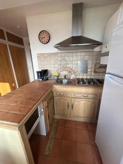 Appartement Cosy avec Vue Montagne, Balcon & Parking Gratuit - 3