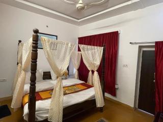 Hotel Aryan Villa - 9