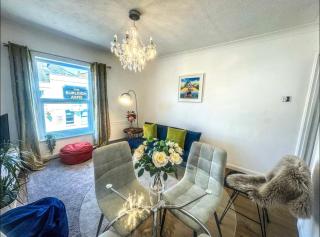 Lime Tree in blue House - 6