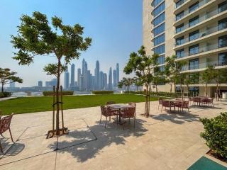Luxury 3BR Palm Views at Emaar Beachfront - 6