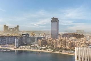 Luxury 3BR Palm Views at Emaar Beachfront - 5