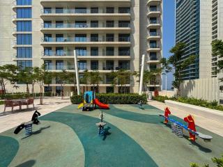 Luxury 3BR Palm Views at Emaar Beachfront - 3