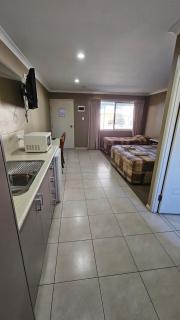 Cosmos Country Motor Inn - 2