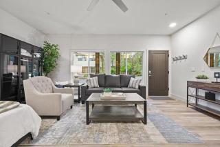 Tranquil Lake Oswego Luxury Studio - 7