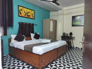 Hotel Peace- 5 Mins Away from US Embassy - 6
