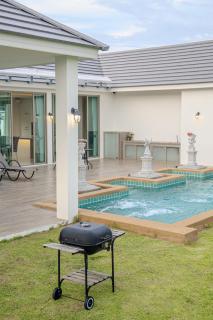 Relaxing Luxury 4-Bedroom Pool Villa with Mountain Views - 1