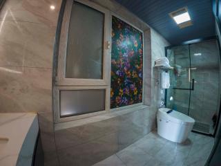 Laoshan Swan Castle Immortal Residence bathing pool Health Garden B&B - 2