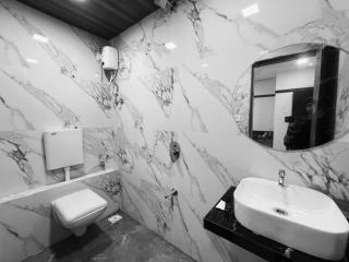 Sky Suites By Glitz Hotels Nr Internatinational Airport Mumbai - 2