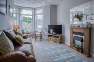 Beachcomber Seaside Apartment - 2 Bedroom - Tenby - 3