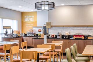 Hampton Inn Portland East - Portland - 2