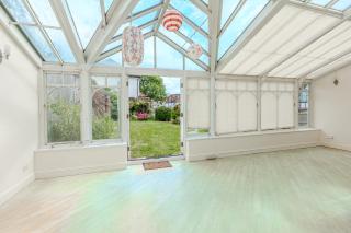 Elegant 3BR House, Garden near Tooting Cmns, South - 4