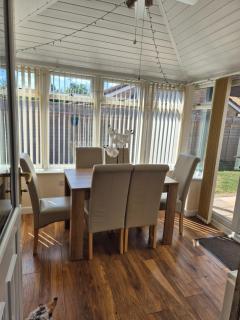 Air Conditioned 3-Bed Home with Garden & Parking - Willen - 1