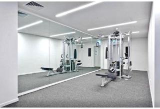 Spacious High-Floor 1BR Near Sky Tower with Pool Gym - Auckland - 5