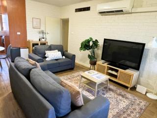 Stylish 3 Bedroom Apartment - 9