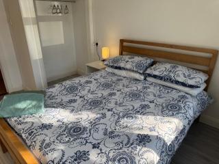 Bright and Central Belfast City Apartment - 8