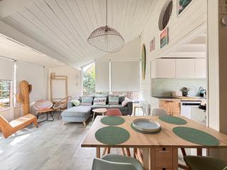 Olivia Plage, charmante maison lumineuse au calme bien équipée à 100 m plage d Asnelles, 500 m commerces, proche Arromanches et Bayeux, au coeur des plages du déabarquement, jardin, deux belles terrasses, parking dans propriété - 8