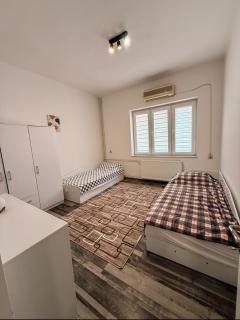 Modern City Center Apartment - Sleeps 6 - Perfect for Families & Friends - Skopje - 1