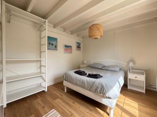 Olivia Plage, charmante maison lumineuse au calme bien équipée à 100 m plage d Asnelles, 500 m commerces, proche Arromanches et Bayeux, au coeur des plages du déabarquement, jardin, deux belles terrasses, parking dans propriété - 4