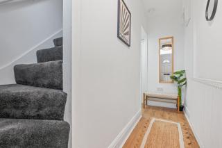 Elegant 4Bed Executive Stay Wi-Fi and Parking - Birmingham - 5