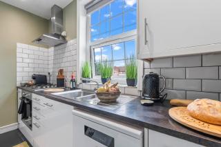 Elegant 4Bed Executive Stay Wi-Fi and Parking - Birmingham - 3