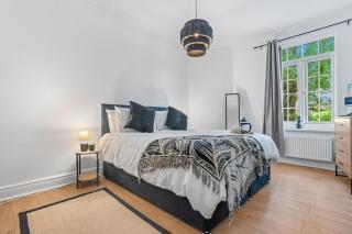 Stylish 4Bed Executive Stay WiFi and Parking - 6