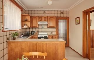 Ultimate 70s Charm near Geelong Waterfront and CBD - 2