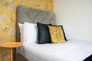 Cosy 3BR Flat With Free Parking Near Marina - 2