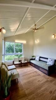 Willostays Amburan hills cabin with mountain waterfalls views - 4