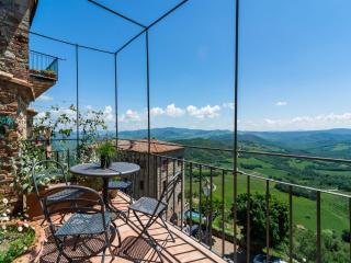 Tuscan Hilltop Getaway - 6