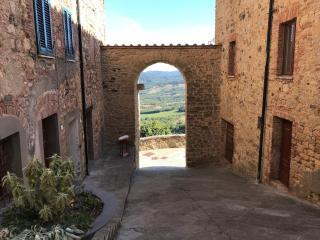 Tuscan Hilltop Getaway - 1