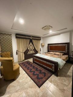 Furnished Apparment Eiffel Tower Bahria town Lahore - Dargai - 0