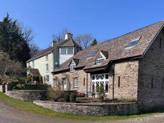 Escape to the Hillis - Llandefalle - 9