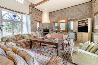 Escape to the Hillis - Llandefalle - 1