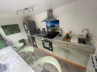 Cosy Jungle Cabin With Bathroom - - 9