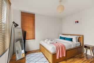 New! Bright 2BR Dalston House with Garden and BBQ - 1