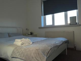 Private Rooms with Shared Bathroom Bus Stop 8 Mins Away - Earley - 8