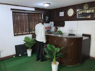 Optizee Hotel & Suites - Omole - 9