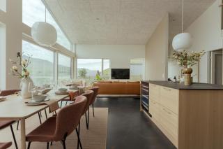 Hotel Vík - 3 BR Wellness Townhouses with Sauna, Jacuzzi & Panoramic Views - 1