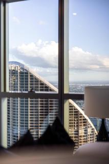 1Bedroom Apt in Queen's Wharf lv 62 - Skyline and City view - 1