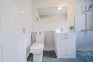 Stunning 2 Bedroom 6 Guest Flat by Anfield Stadium - 3