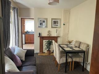 101 - Room 5 - Uplands - Sketty - 1