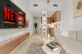 VayK - Vibrant 1BR in the Marina - 0