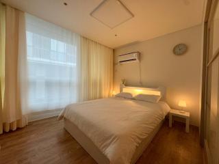 Healing stay just 3 minutes on foot from Gwanghwamun, within walking distance to Myeongdong, Gyeongbokgung, and Insadong - Seoul - 9