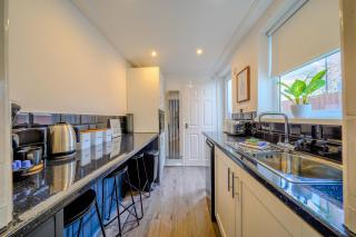 Stunning 1 Bedroom 4 Guest Flat by Anfield Stadium - 5