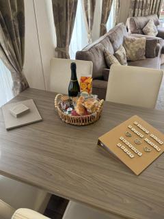 Happy Ever After Lodge - Morpeth - 3